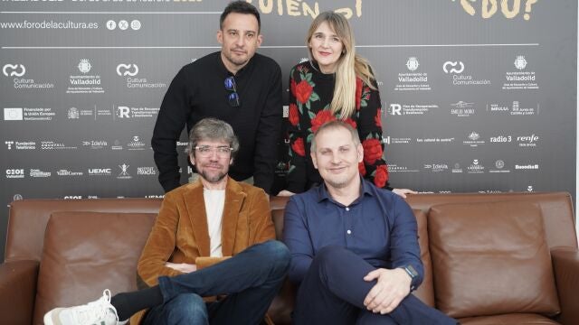 El director de cine Alejandro Amenábar, la periodista y crítica de cine Desirée de Fez y el actor y director de cine Javier Botet, participan en una de las conversaciones del VIII Foro de la Cultura, bajo la moderación de César Combarros, responsable de Cultura de la Agencia Ical