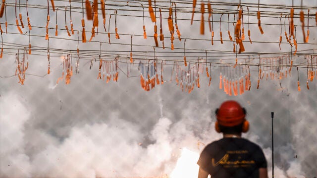 Valencia celebra la mascletà por la Crida 2025