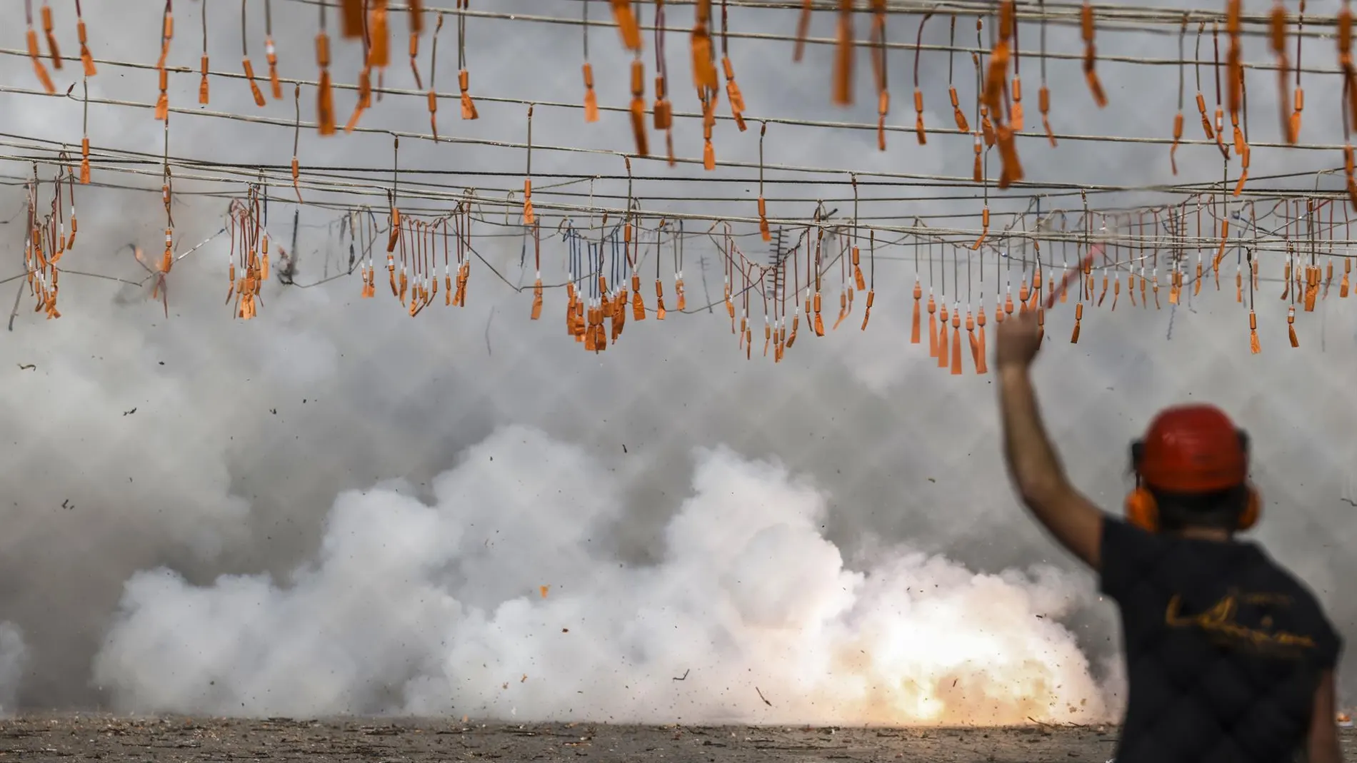 VÍDEO: Pirotecnia Valenciana dispara una 'mascletà' junto a "efectos innovadores" que abre boca a la Crida