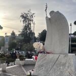 Velas, globos, rezos, rosarios en el hospital Gemelli de Roma para desearle al Papa Francisco que se recupere pronto. Domingo 23 de Febrero. 18.35 hrs. Explanada Hospital Gemelli.