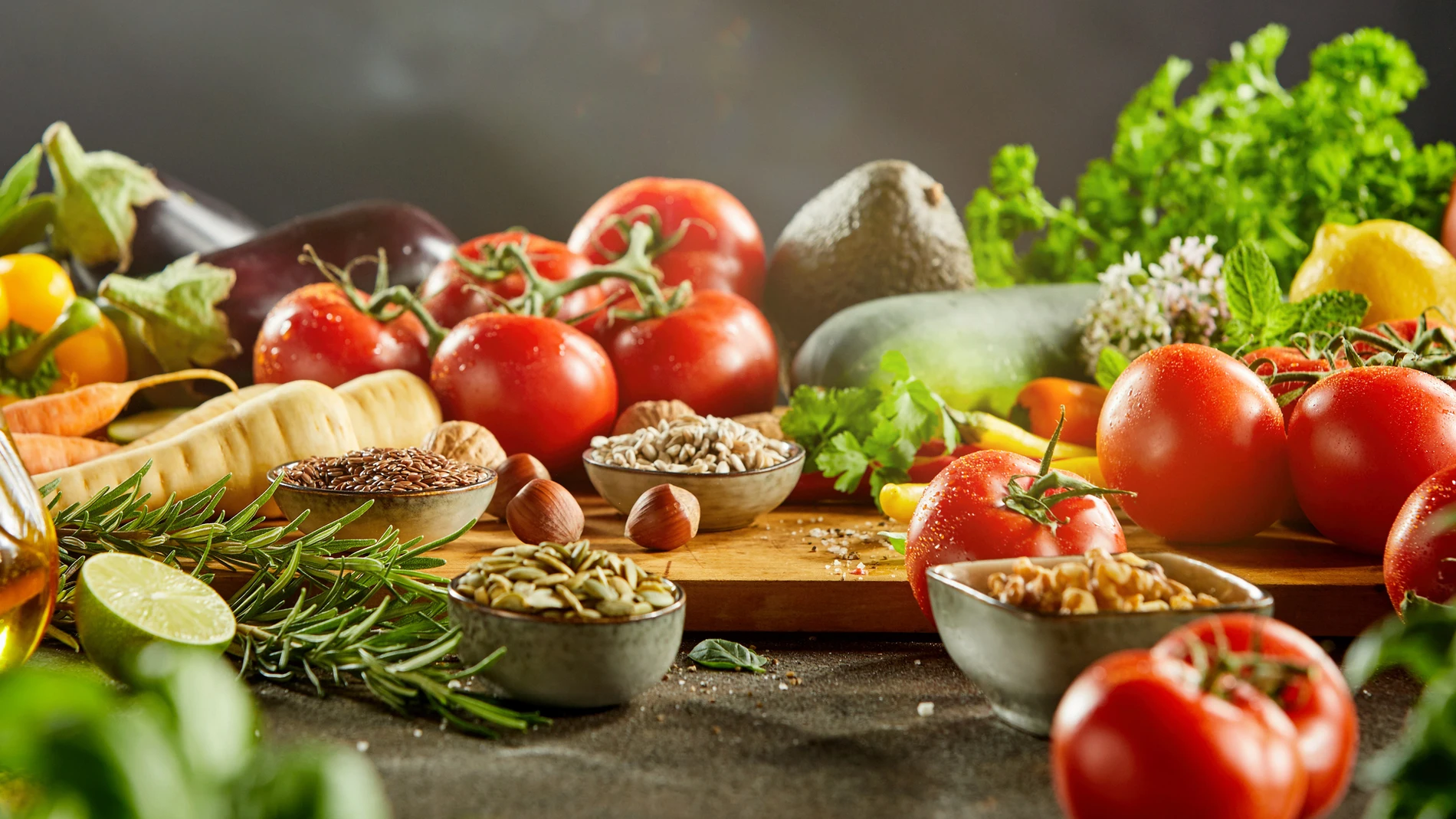 La alimentación es tan importante como el deporte y el descanso y de ello depende nuestra salud y bienestar, así como poder retrasar el envejecimiento o cuidar nuestra piel con diversos alimentos