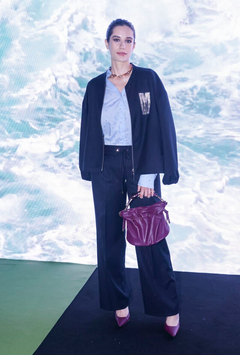 Ella Travolta en el desfile de Lola Casademunt by Maite en MBFWM.