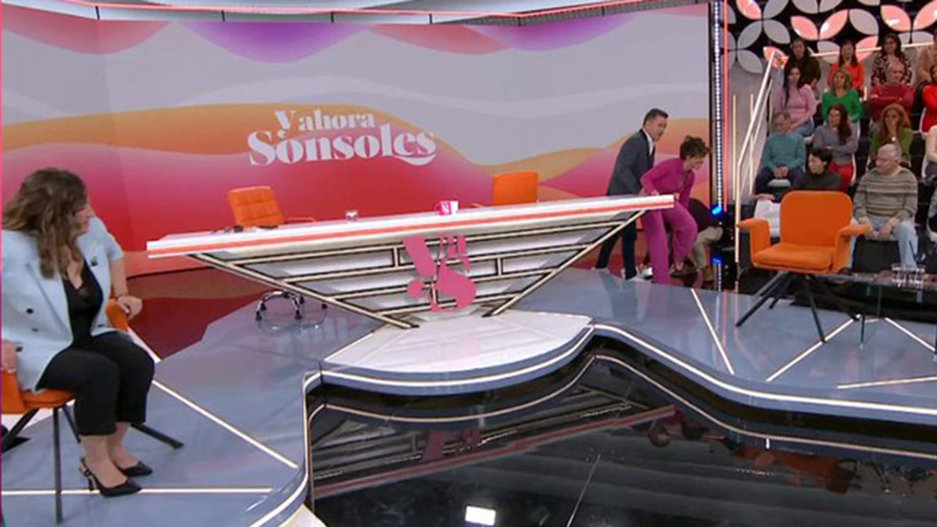 Sonsoles Ónega se cae al suelo en pleno directo: “¡Que me mato!”