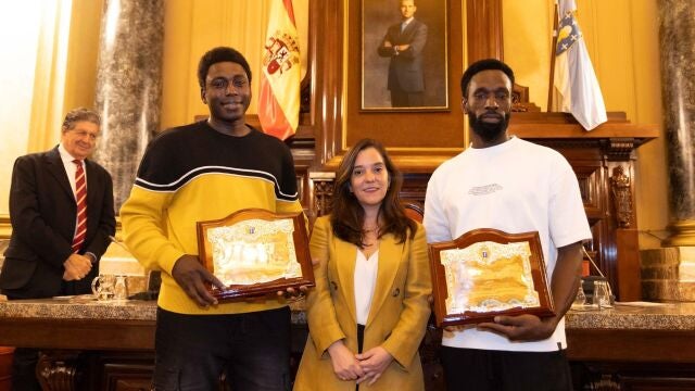 Los dos senegales que auxiliaron a Samuel Luiz, hijos adoptivos de A Coruña: "No somos héroes"