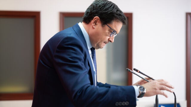 Óscar López exige a Ayuso que vote a favor de la condonación de 8.644 millones de deuda de la Comunidad de Madrid