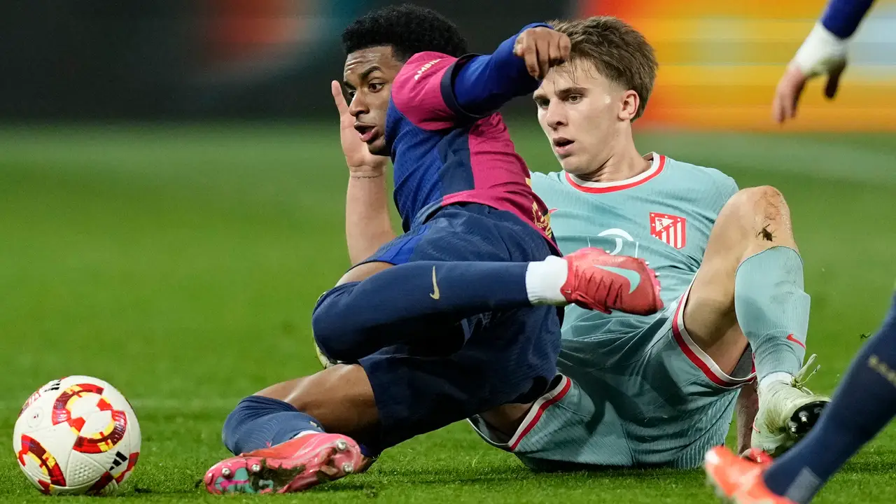 Barcelona y Atlético firman un monumento al fútbol en la ida de