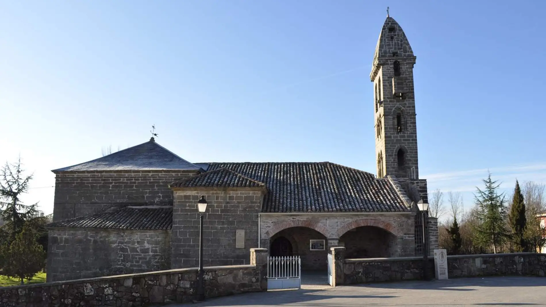 La Iglesia Templaria Que Cuenta Con El Campanario M s Asombroso De Espa a la-iglesia-templaria-que-cuenta-con-el-campanario-m-s-asombroso-de-espa-a