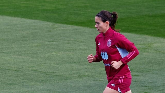 Aitana Bonmatí, entrenándose con la selección española