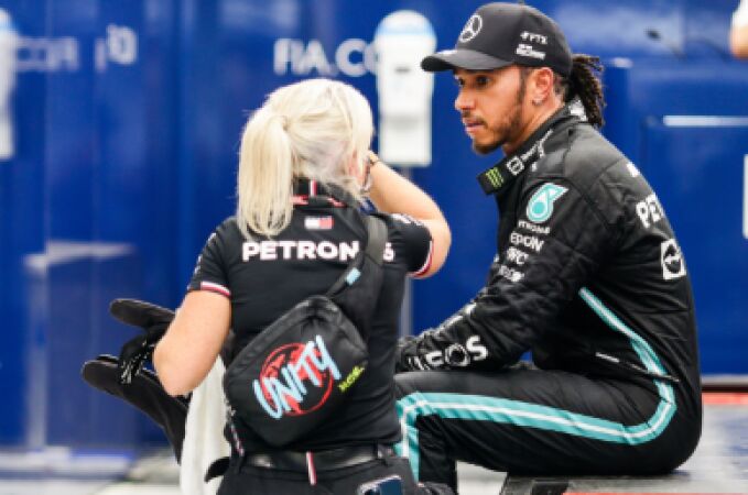 Angela Cullen, junto a Lewis Hamilton