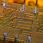 Detalle del microchip creado por la IA de la Universidad de Princeton