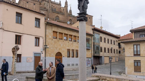 El alcalde García Carbayo durante la inauguración de la réplica