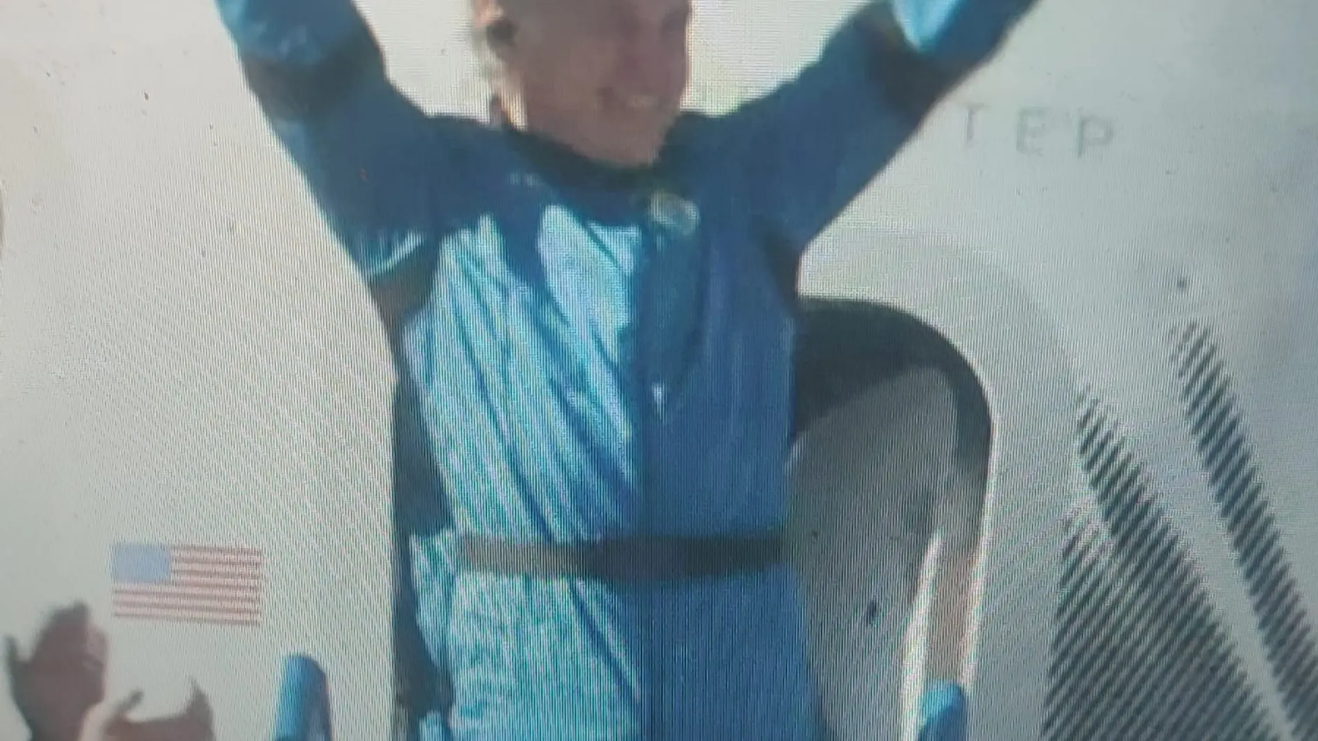 Jesús Calleja saliendo de la nave