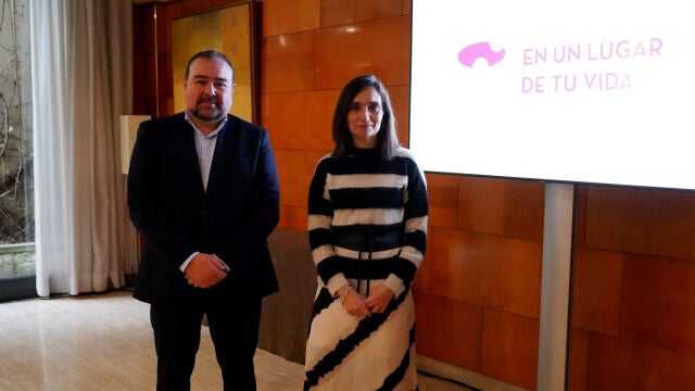 La directora gerente de la empresa pública de promoción de Castilla - La Mancha, Patricia Pérez, y el coordinador del área de turismo de Eturia, Fernando Honrado