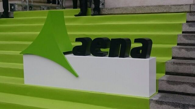 Economía.- Aena abre con una caída del 0,7% en Bolsa después de anunciar beneficios récord y 'split' de sus acciones