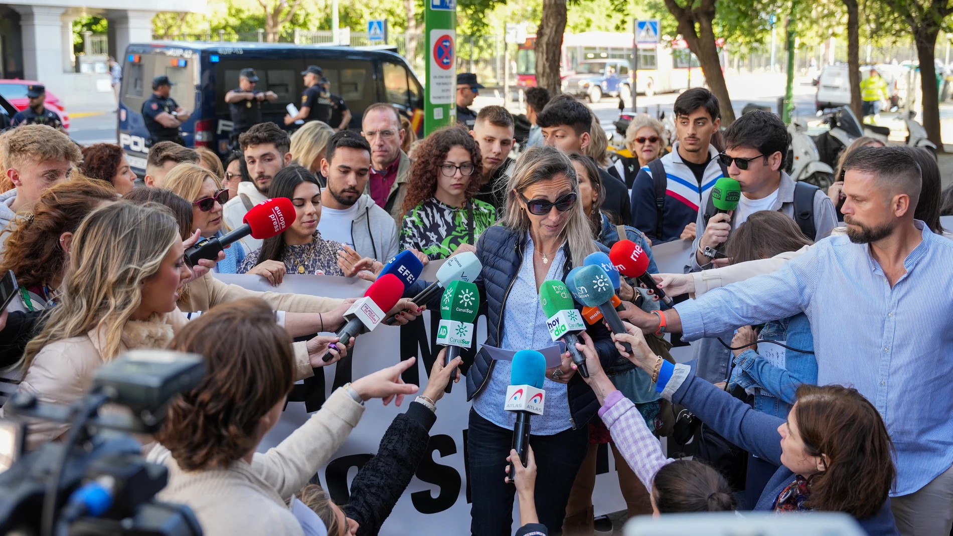 María del Carmen Jiménez, durante la lectura de un manifiesto