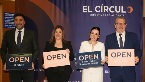 El alcalde de Alicante, Luis Barcala, la directora comercial de Caixabank en la Comunidad Valenciana, Rosa Piqueras, la directora del Círculo-Directivos de Alicante, Eva Toledo, y el presidente de la Diputación de Alicante, Toni Pérez en la presentación hoy de Opendir25