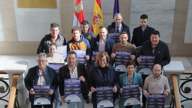  La presidenta de la Diputación, Ángeles Armisén, acompañada del diputado delegado, Eduardo Tejido, presenta junto a representantes municipales, la nueva edición de Palencia Trail Series 2025