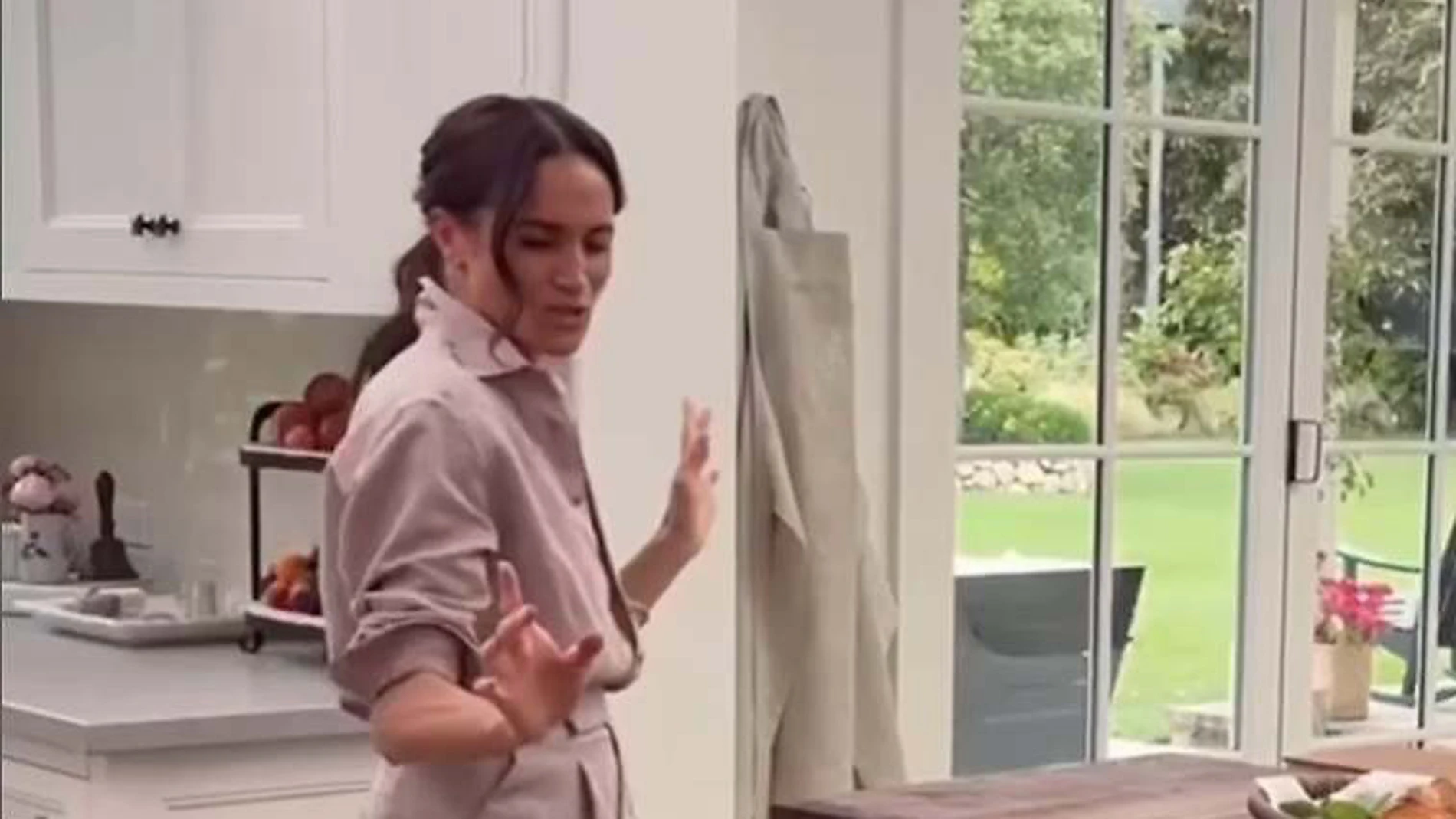 Meghan Markle bailando en su serie documental