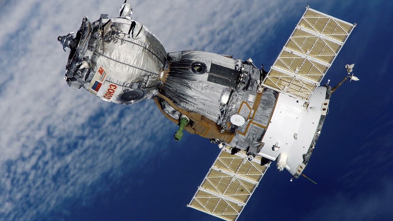 Znamya, el plan de Rusia para iluminar Siberia con un espejo espacial ...