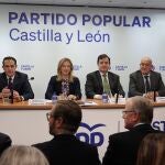 Mañueco junto a Alicia García, Conrado Íscar, Jesús Julio Carnero y Francisco Vázquez durante el Consejo de Dirección del Grupo del PP en el Senado celebrado en Valladolid