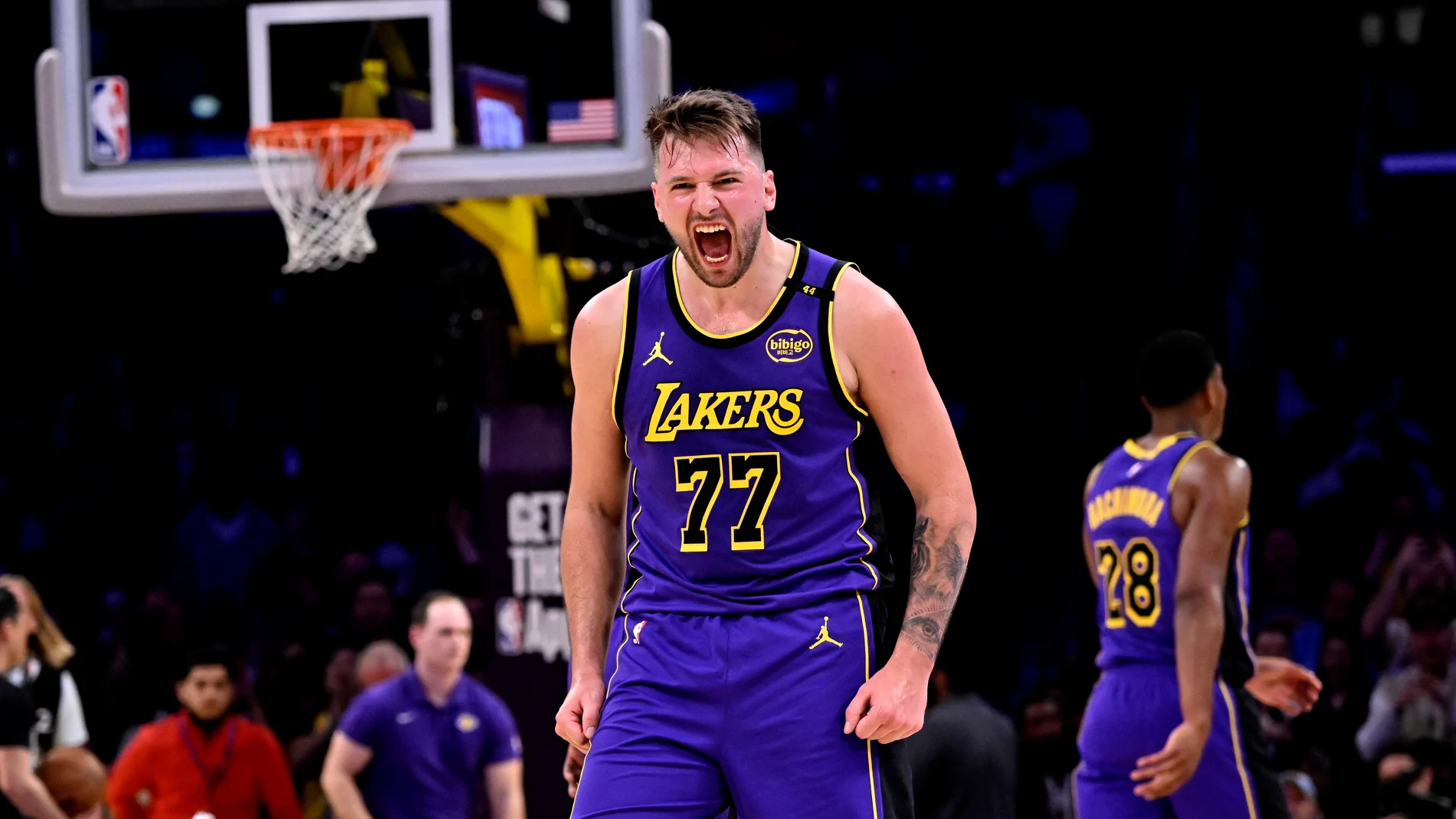 Luka Doncic jugando con los Lakers