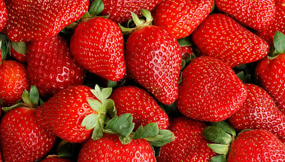 Las fresas son ricas en vitamina C, un nutriente fundamental para la producción de colágeno