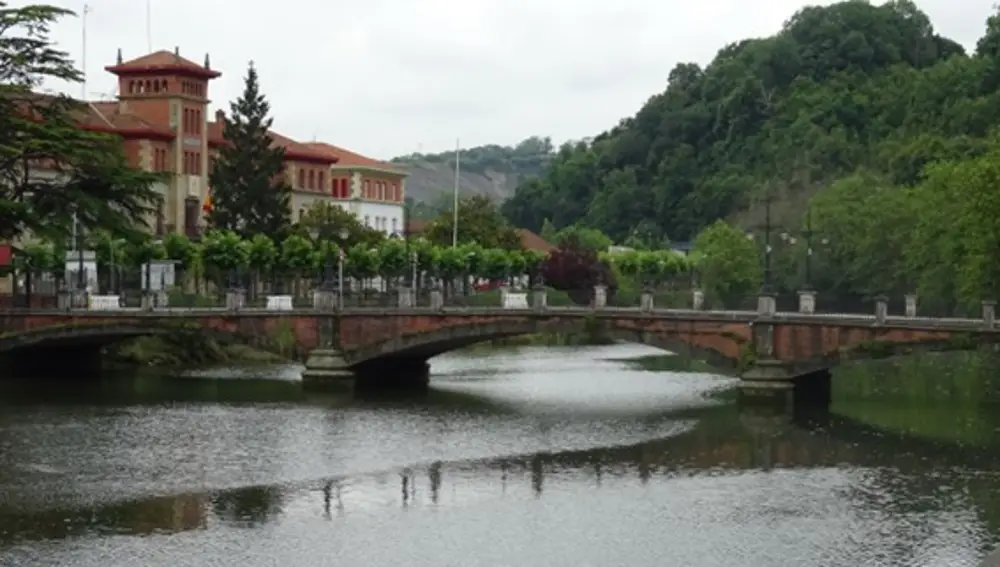 Detalle del paso del río Urumea al lado del cuartel