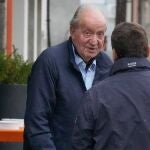 Don Juan Carlos sale del Restaurante D'Berto a 05 de Octubre de 2024 en O Grove, Galicia (España).