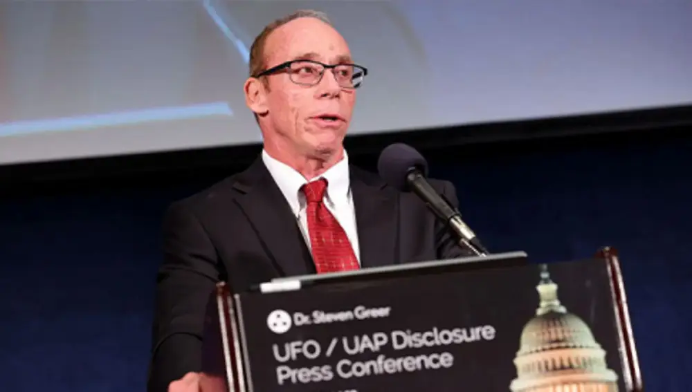 El doctor Steven Greer, médico de Urgencias y ferviente creyente en la visita pacífica de seres de otros mundos