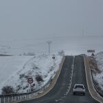 La nieve dificulta la circulación en varios tramos de la red principal en Soria