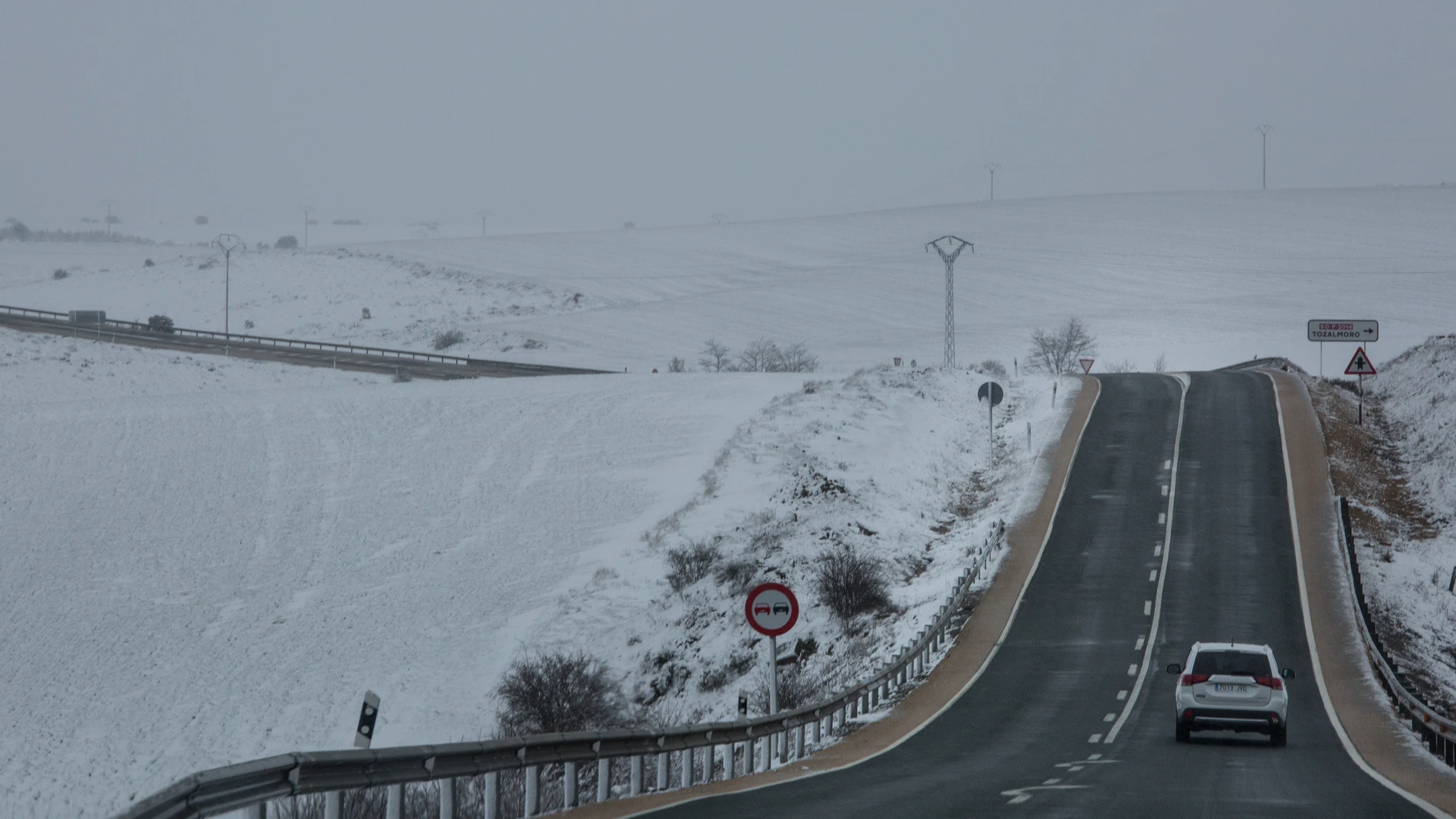 La nieve dificulta la circulación en varios tramos de la red principal en Soria