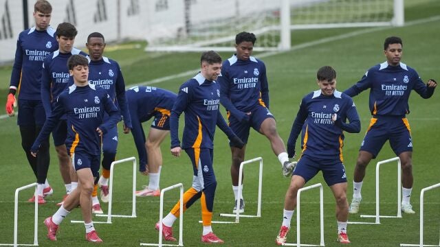 Fede Valverde, en el centro, en un entrenamiento del Real Madrid