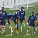 Fede Valverde, en el centro, en un entrenamiento del Real Madrid