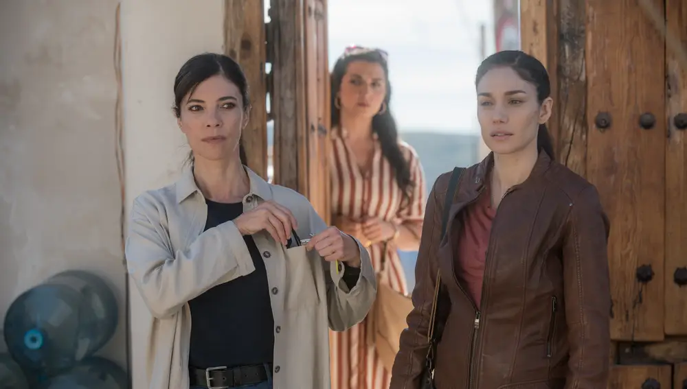 Maribel Verdú y Mariela Garriga en la serie