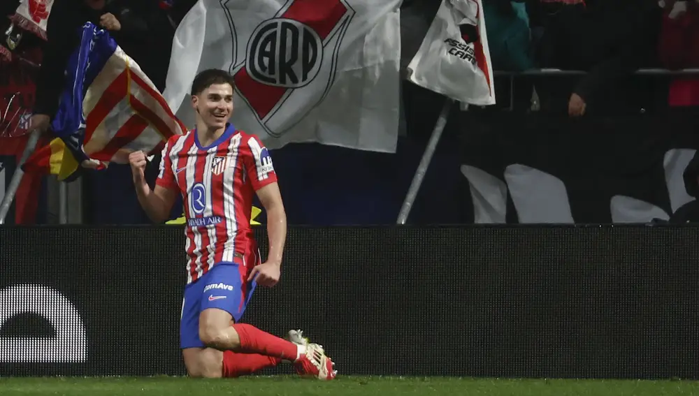 Julián Álvarez celebra su gol al Athletic