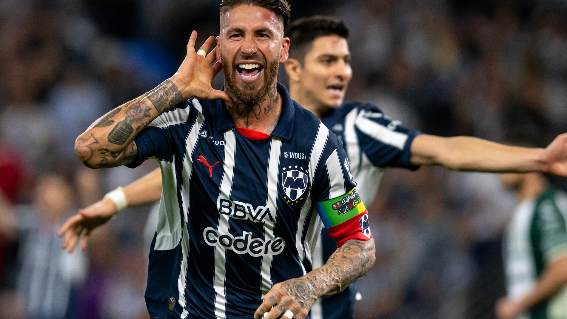 AME6020. MONTERREY (MÉXICO), 02/03/2025.- Sergio Ramos (c) de Rayados celebra un gol ante Santos este domingo, durante un partido de la Liga MX en el estadio BBVA en Monterrey (México). EFE/ Miguel Sierra