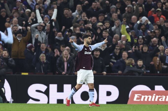 Marco Asensio celebra uno de sus dos goles al Cardiff en la FA Cup