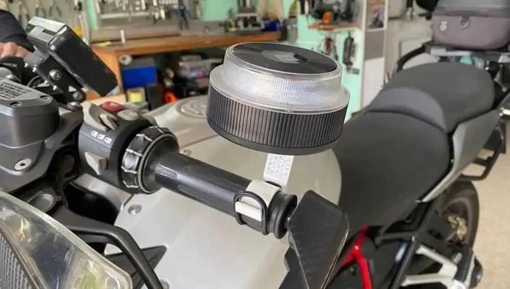 Luces emergencia en motos SAV16