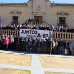 Concentración en Alcalá la Real (Jaén) para reclamar la conversión de la N-432 en la autovía A-81