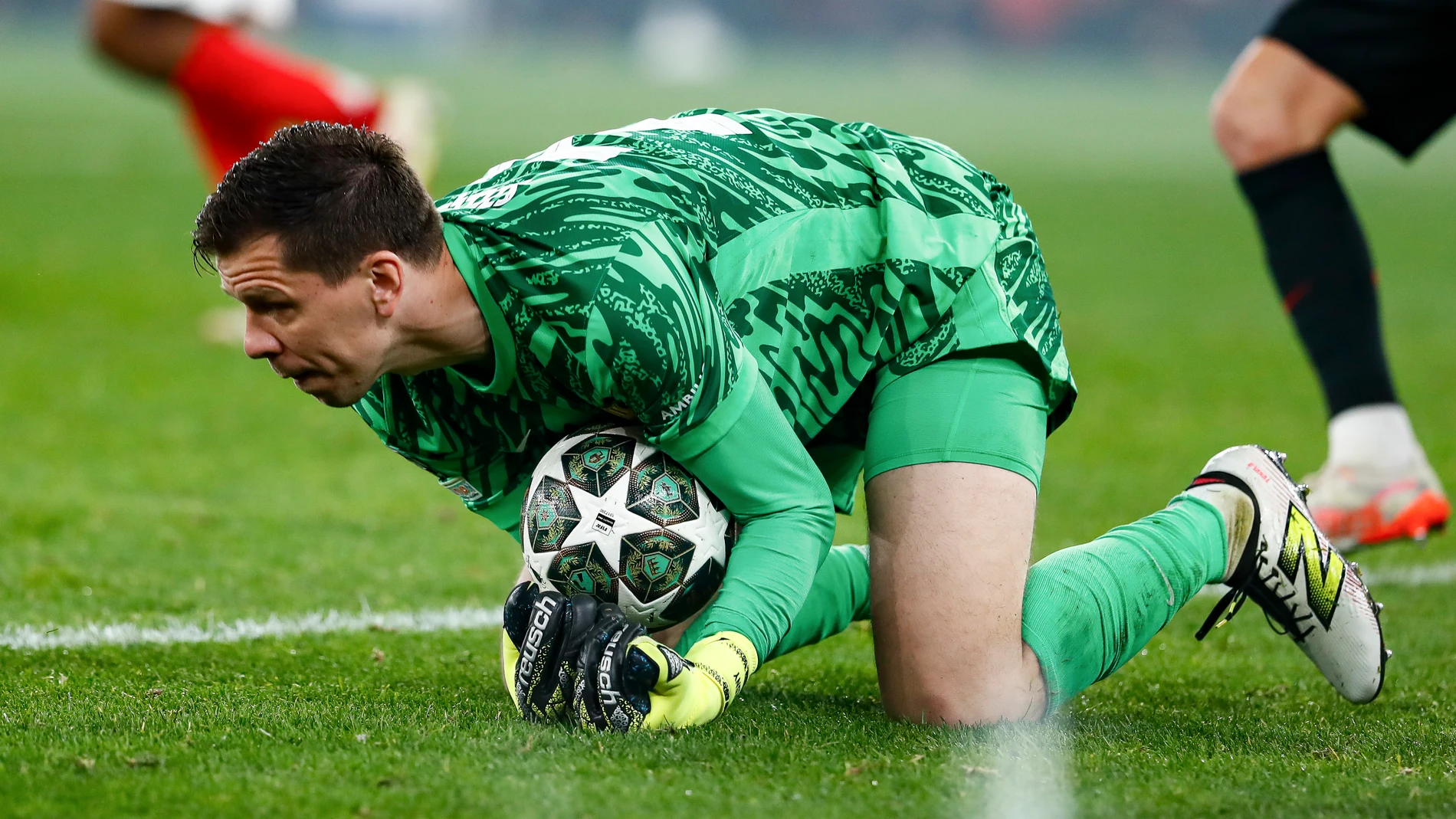 Wojciech Szczesny of FC Barcelona in action during the UEFA Champions League 2024/25 UEFA Champions League 2024/25 Round of 16 first Lleg match between SL Benfica and FC Barcelona at Estadio do Sport Lisboa e Benfica on March 05, 2025 in Lisbon, Portugal. AFP7 05/03/2025 ONLY FOR USE IN SPAIN