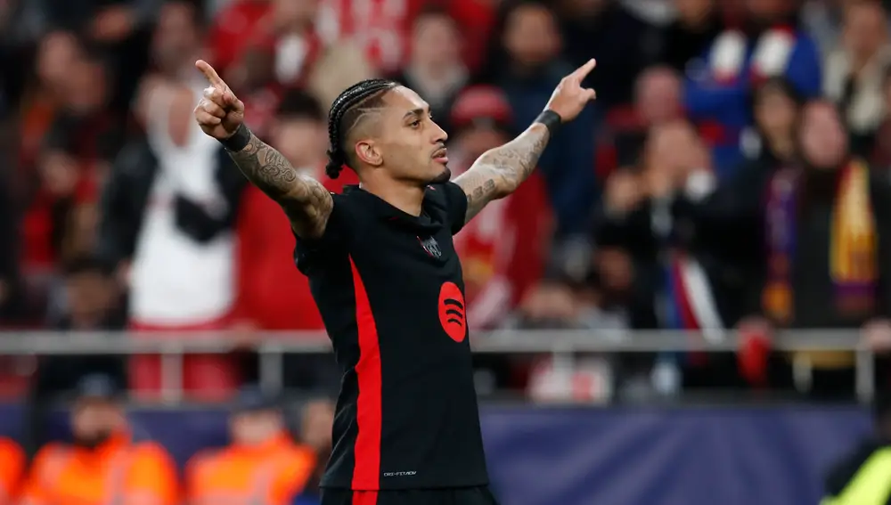 SL Benfica v FC Barcelona - UEFA Champions League 2024/25 Round of 16 First Leg