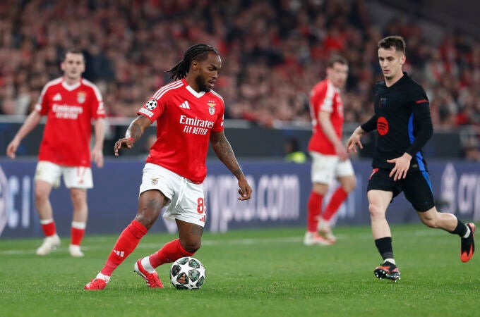 SL Benfica v FC Barcelona - UEFA Champions League 2024/25 Round of 16 First Leg