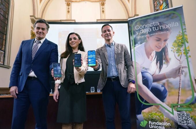 Gerardo Lerones, Cristina Rico y Manuel Dorado, hoy durante la presentación de la nueva aplicación