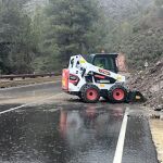 Limpieza de arrastres en la carretera RM 503, entre las localidades de Aledo y Bullas