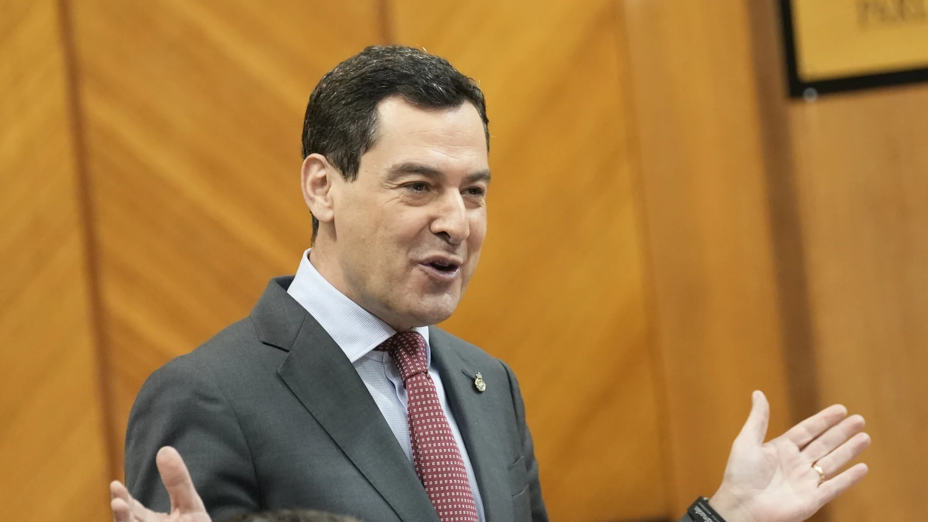 El presidente de la Junta de Andalucía, Juanma Moreno, interviene durante la sesión de control en el pleno del Parlamento andaluz. A 06 de marzo de 2025, en Sevilla (Andalucía, España). Segunda jornada de Pleno, con Sesión de Control al Gobierno y preguntas de los grupos parlamentarios al presidente de la Junta de Andalucía. 06 MARZO 2025 María José López / Europa Press 06/03/2025