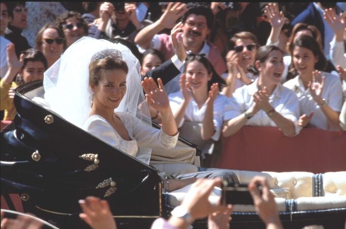 Los detalles del vestido de novia de la Infanta Elena.