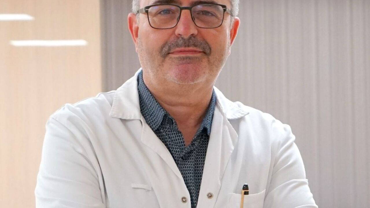 CastellGómez博士は、脂肪肝臓と食べ物について知っておくべきすべてを詳述しています