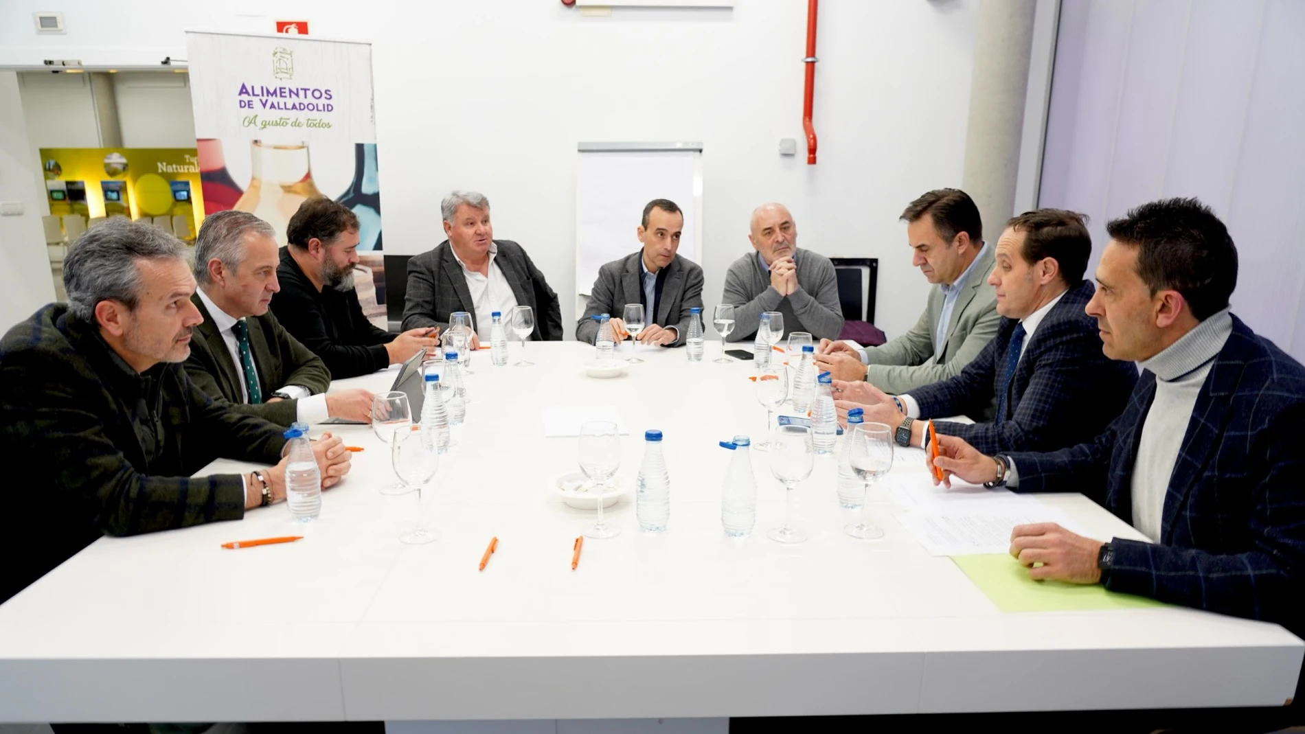 El presidente de la Diputación de Valladolid, Conrado Íscar, se reúne con los presidentes de las DO de la provincia