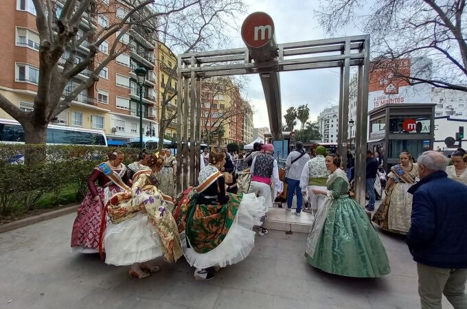 Fallas.- Metrovalencia y Metrobús ofrecen durante este fin de semana servicios adicionales por los actos falleros