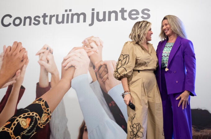 Anne Igartiburu junto a la presidenta de la Diputación de Castellón, Marta Barrachina